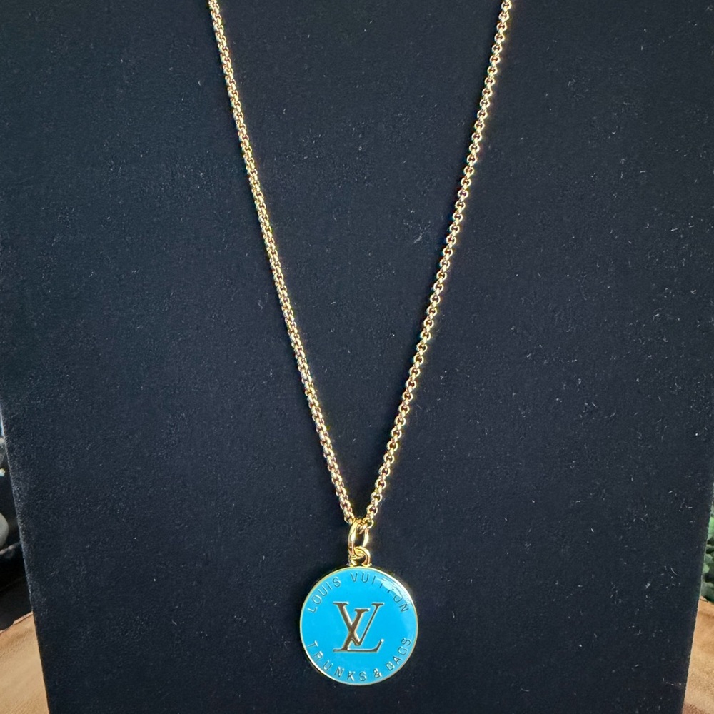 Elegant Blue Statement Necklace